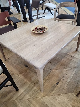 Стол журнальный Милина 1200 массив дуба купить в Москве - фото №1