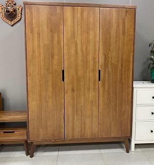 Шкаф для одежды "Доната 1" массив дуба купить в Москве - фото №1